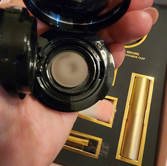 Too Faced All You Need is Love & Makeup Gift Box, NWT - Picture 11 of 12